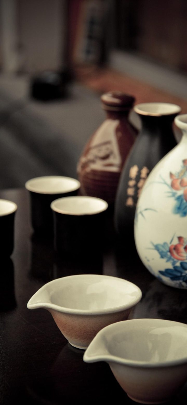 kouzi 时间轴界面截图，竖向排列的日期分组，每组下方是缩略条目与标签色块，右侧有一条细窄的滚动定位条